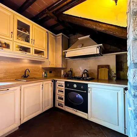 Country With Netflix And Swimming Pool 빌라